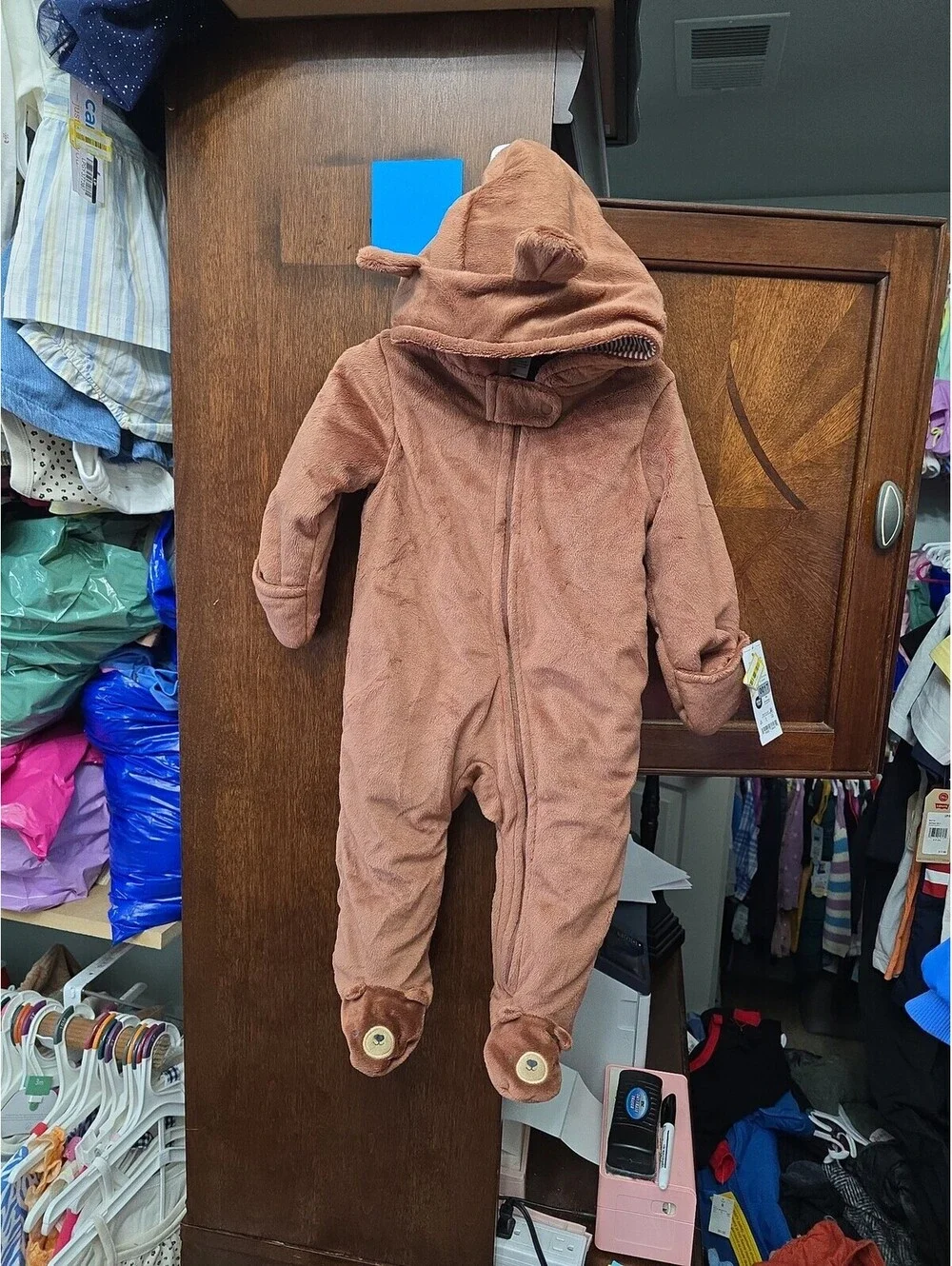 9m brand new snowsuit from carter's item.17G2